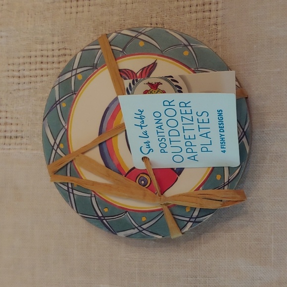 Sur la table Fish Outdoor Appetizer Plates/Coasters - Picture 2 of 9